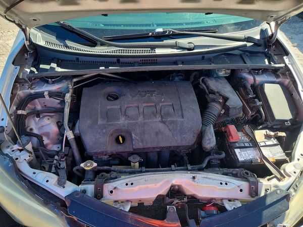 2017 TOYOTA COROLLA — Engine bay