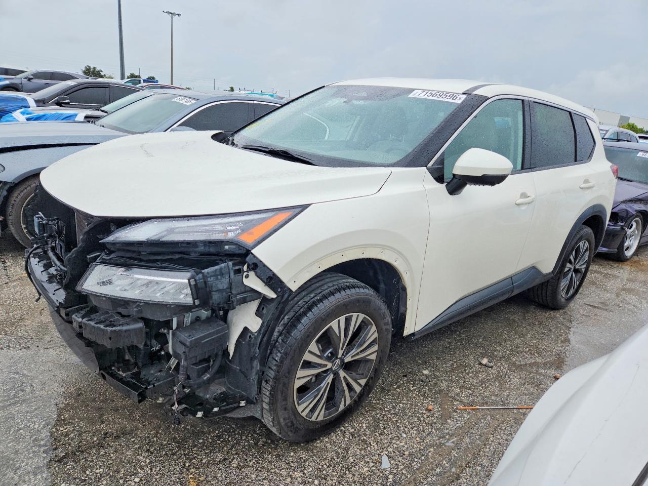 2021 NISSAN ROGUE SV — Front 3/4