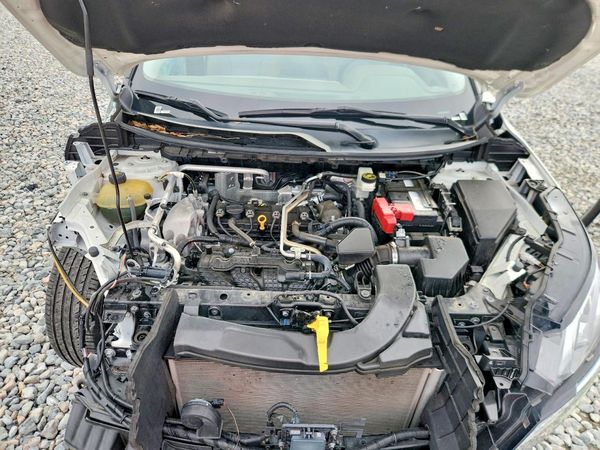 2021 NISSAN ROGUE SV — Engine bay