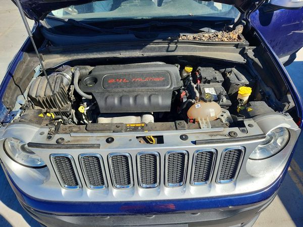2017 JEEP RENEGADE Limited — Engine bay