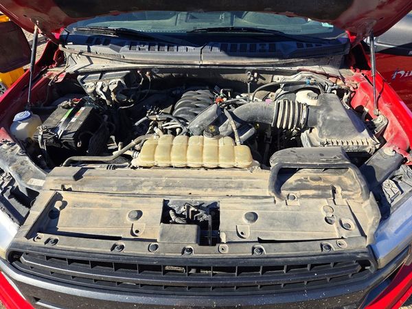 2019 FORD F150 — Engine bay