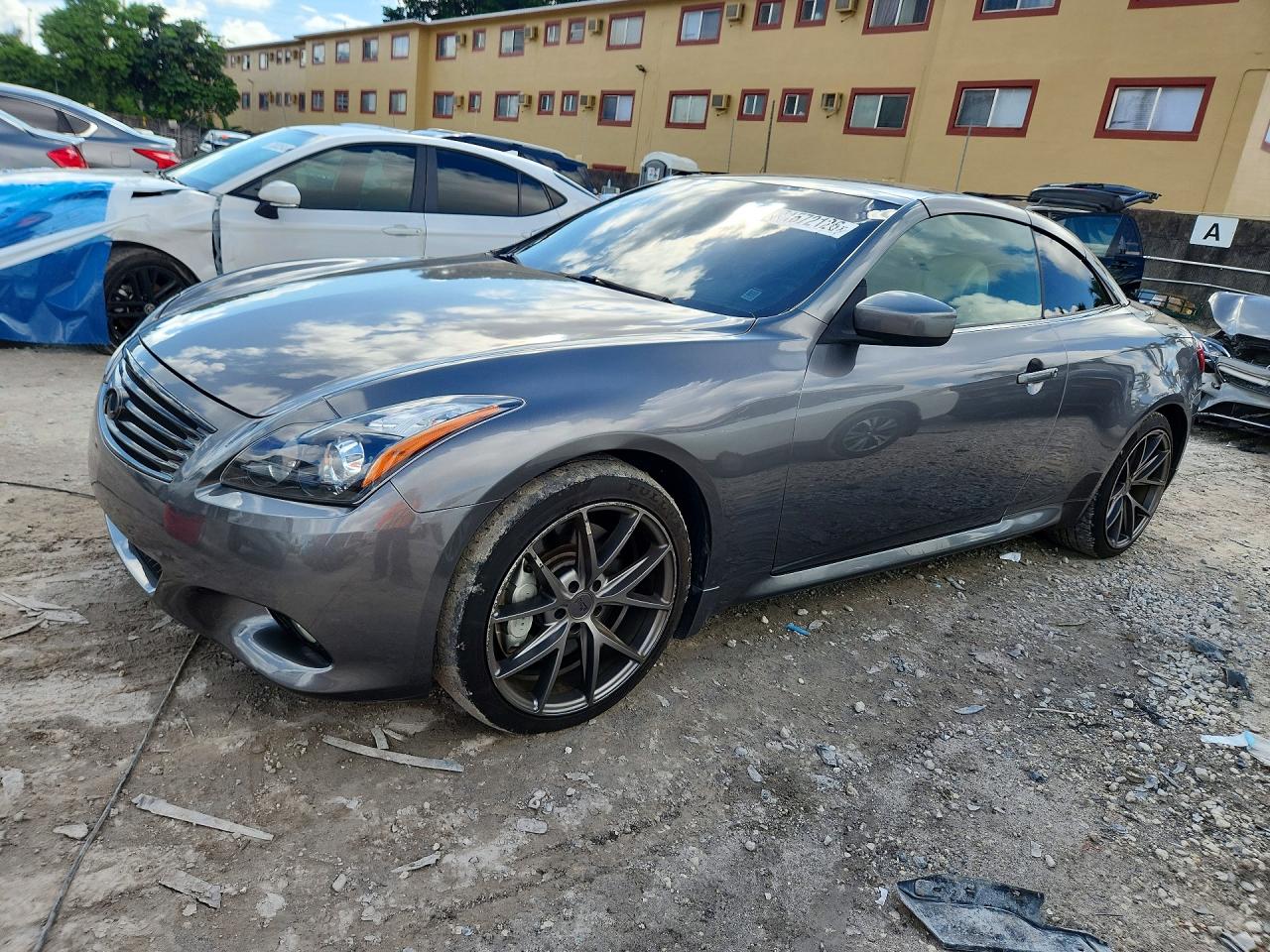 2012 INFINITI G37 — Front 3/4