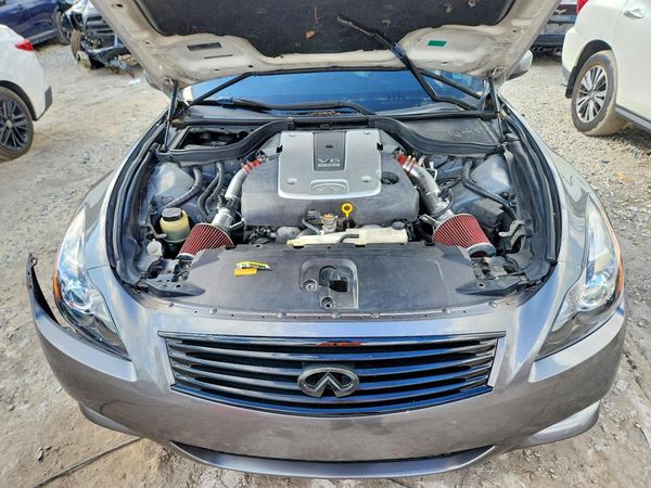 2012 INFINITI G37 — Engine bay