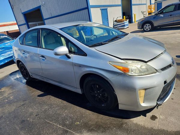 2013 TOYOTA PRIUS — Passenger 3/4