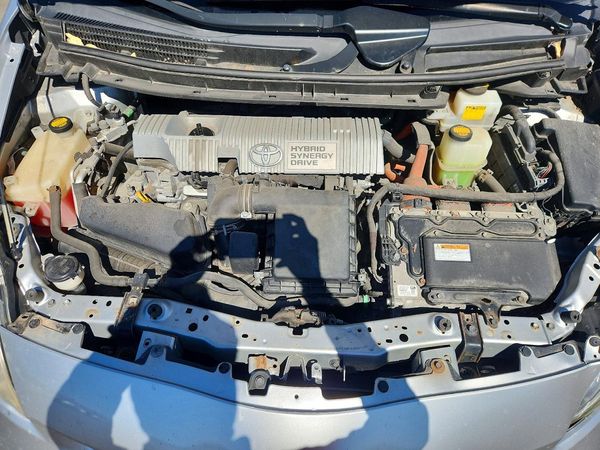 2013 TOYOTA PRIUS — Engine bay