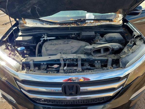 2016 HONDA PILOT TOURING — Engine bay