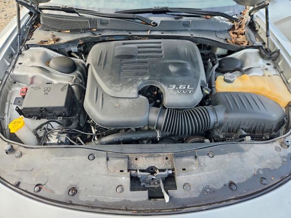 2019 DODGE CHARGER SXT — Engine bay