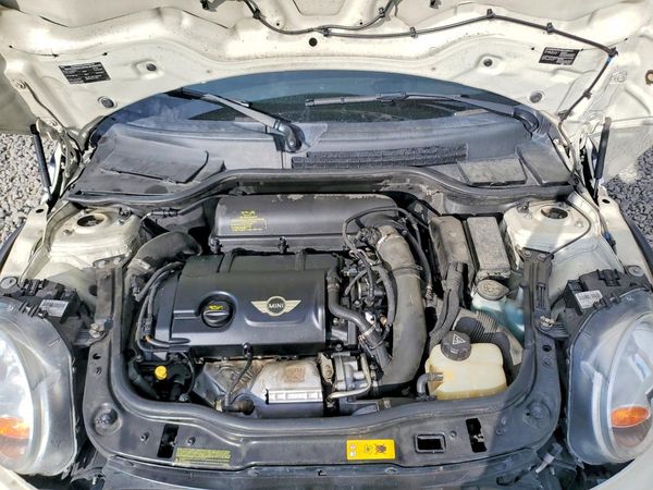 2013 MINI COOPER — Engine bay