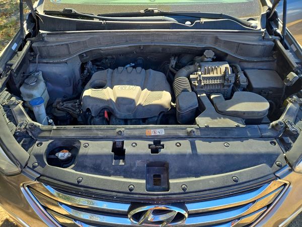 2013 HYUNDAI SANTA FE — Engine bay