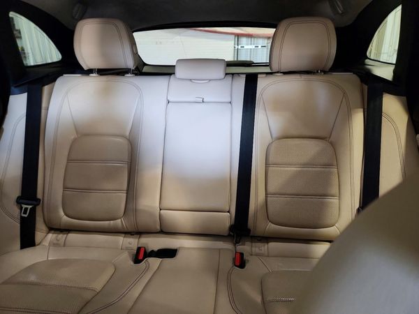 2019 JAGUAR F-PACE Prestige — SUVN