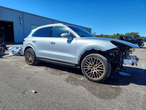 2023 PORSCHE CAYENNE — Passenger 3/4