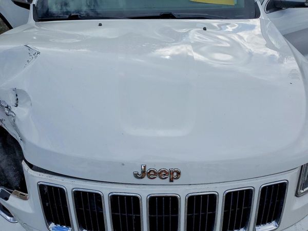 2014 JEEP CHEROKEE Limited — Engine bay