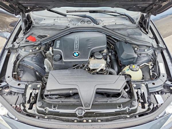 2016 BMW 328 xDrive SA — Engine bay