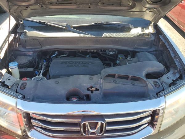 2013 HONDA PILOT LX — Engine bay