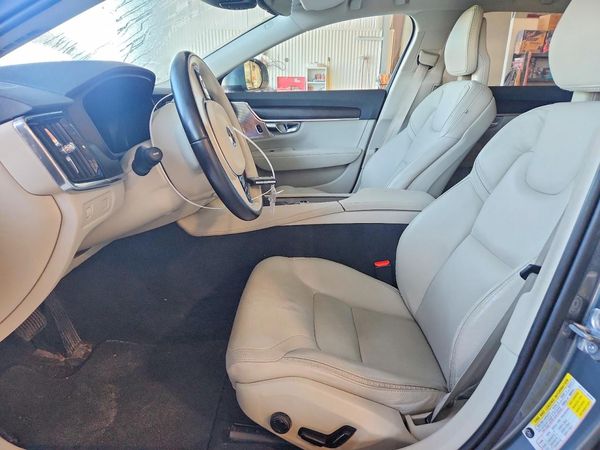 2017 VOLVO V90 CROSS COUNTRY Inscription — DENT