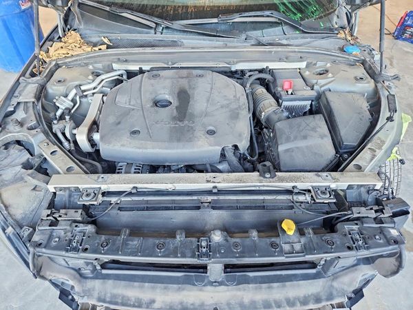 2017 VOLVO V90 CROSS COUNTRY Inscription — Engine bay
