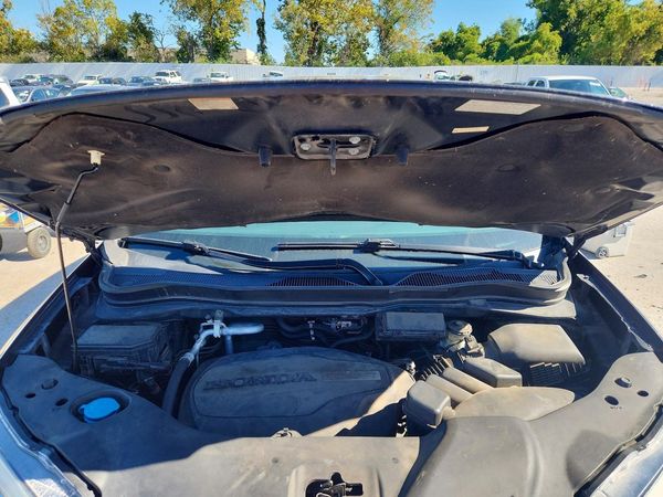 2016 HONDA PILOT LX — Engine bay