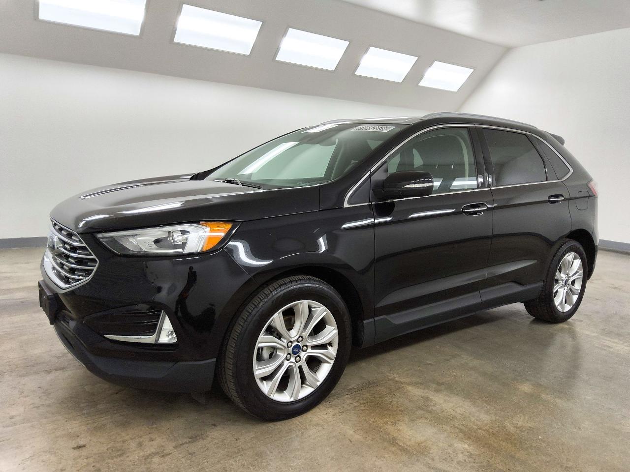 2020 FORD EDGE Titanium — Front 3/4