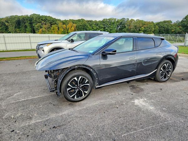2023 KIA EV6 Light, Wind — Front 3/4