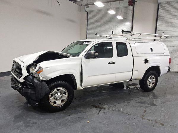 2017 TOYOTA TACOMA SR/SR5 — Front 3/4