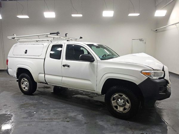 2017 TOYOTA TACOMA SR/SR5 — Passenger 3/4