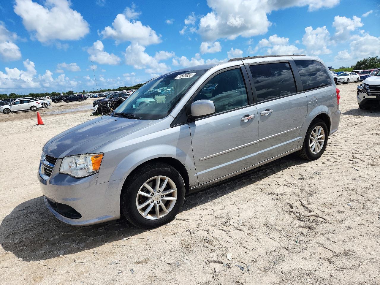 2015 DODGE GRAND CARAVAN SXT — Front 3/4