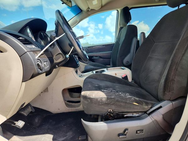2015 DODGE GRAND CARAVAN SXT — DENT