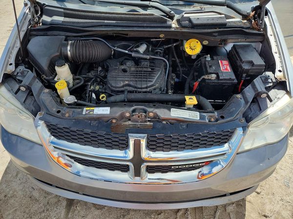 2015 DODGE GRAND CARAVAN SXT — Engine bay