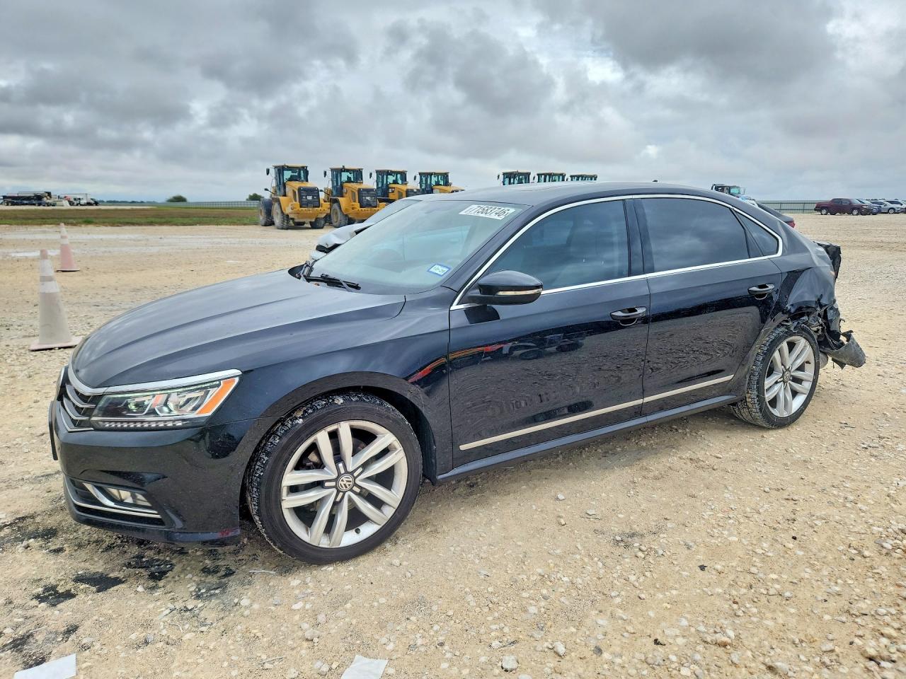 2017 VOLKSWAGEN PASSAT SE — Front 3/4