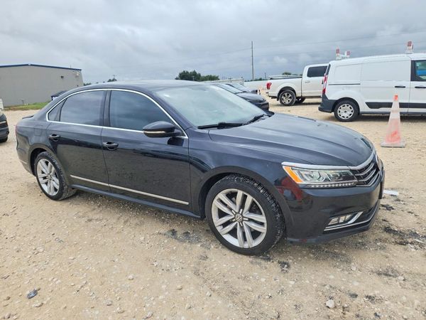 2017 VOLKSWAGEN PASSAT SE — Passenger 3/4