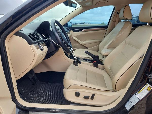 2017 VOLKSWAGEN PASSAT SE — DENT