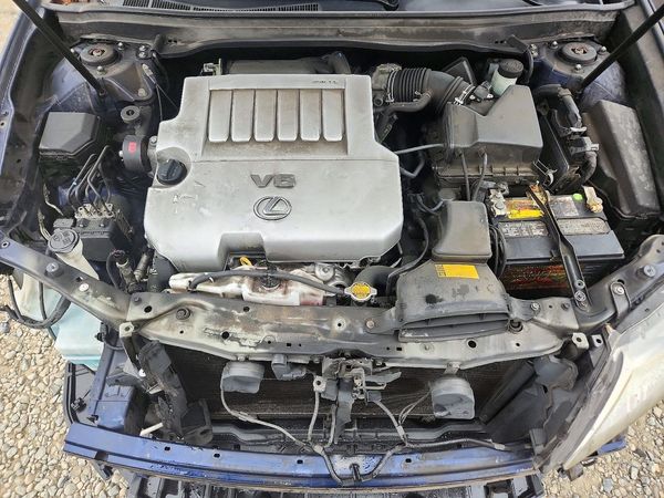 2014 LEXUS ES 350 — Engine bay