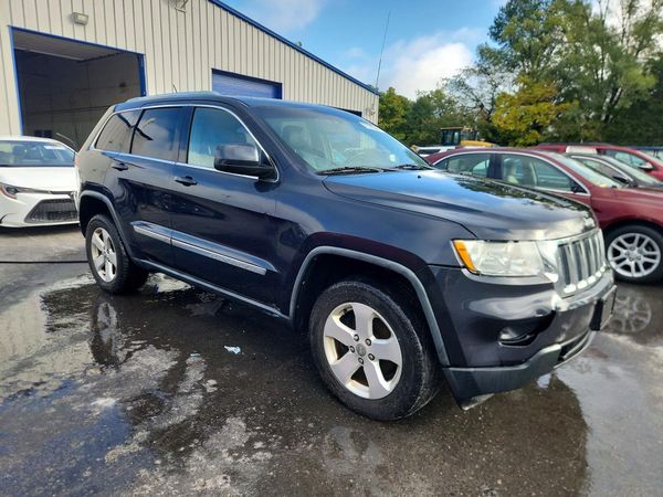 2012 JEEP GRAND CHER OKEE LAREDO 4X4 — Passenger 3/4