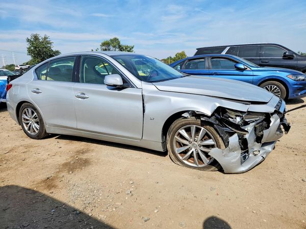 2015 INFINITI Q50 — Passenger 3/4