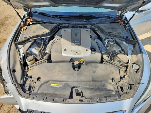 2015 INFINITI Q50 — Engine bay