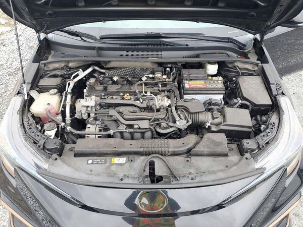 2021 TOYOTA COROLLA SE, CVT — Engine bay
