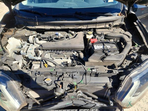 2018 NISSAN ROGUE — Engine bay