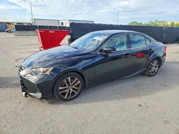 2018 LEXUS IS 300 — Front 3/4