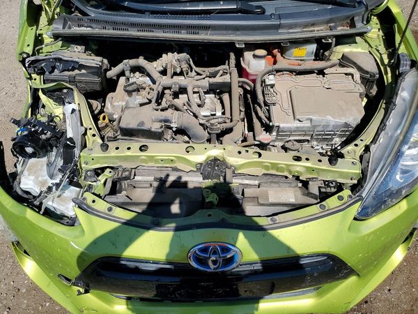 2016 TOYOTA PRIUS — Engine bay