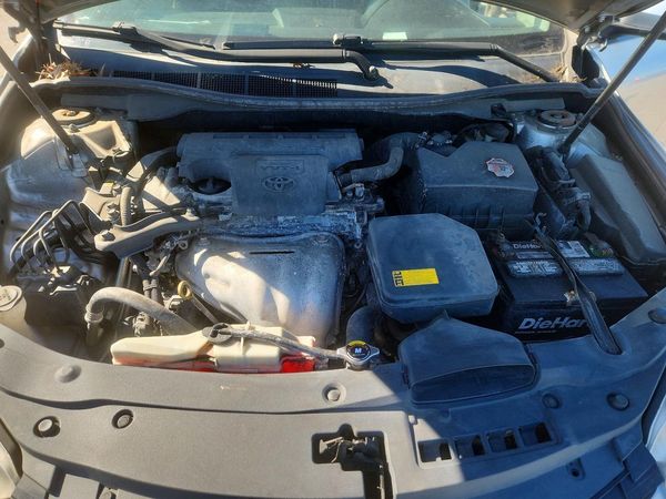 2015 TOYOTA CAMRY — Engine bay