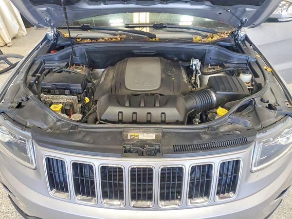 2014 JEEP CHEROKEE Limited — Engine bay