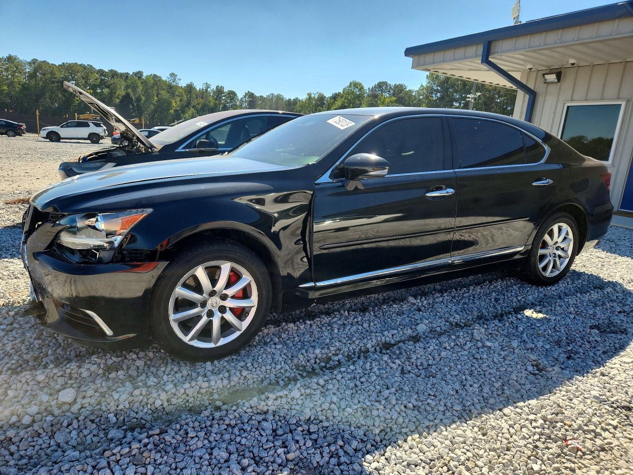 2013 LEXUS LS 460 — Front 3/4