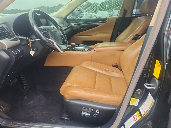 2013 LEXUS LS 460 — DENT