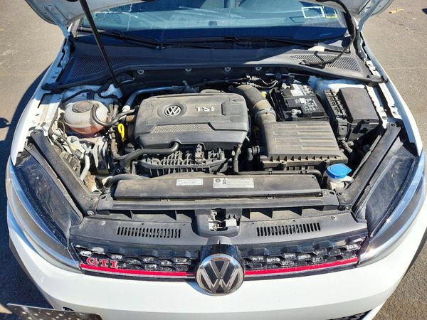 2019 VOLKSWAGEN GTI — Engine bay