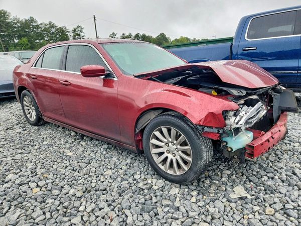 2014 CHRYSLER 300 — Passenger 3/4
