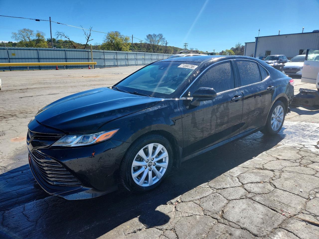2018 TOYOTA CAMRY LE/SE/XLE/XSE — Front 3/4
