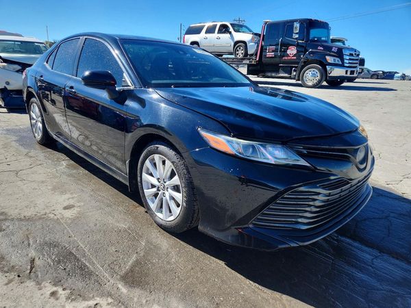 2018 TOYOTA CAMRY LE/SE/XLE/XSE — Passenger 3/4