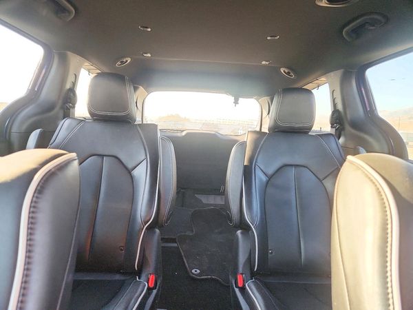 2020 CHRYSLER PACIFICA Limited — SUVN