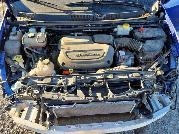 2020 CHRYSLER PACIFICA Limited — Engine bay