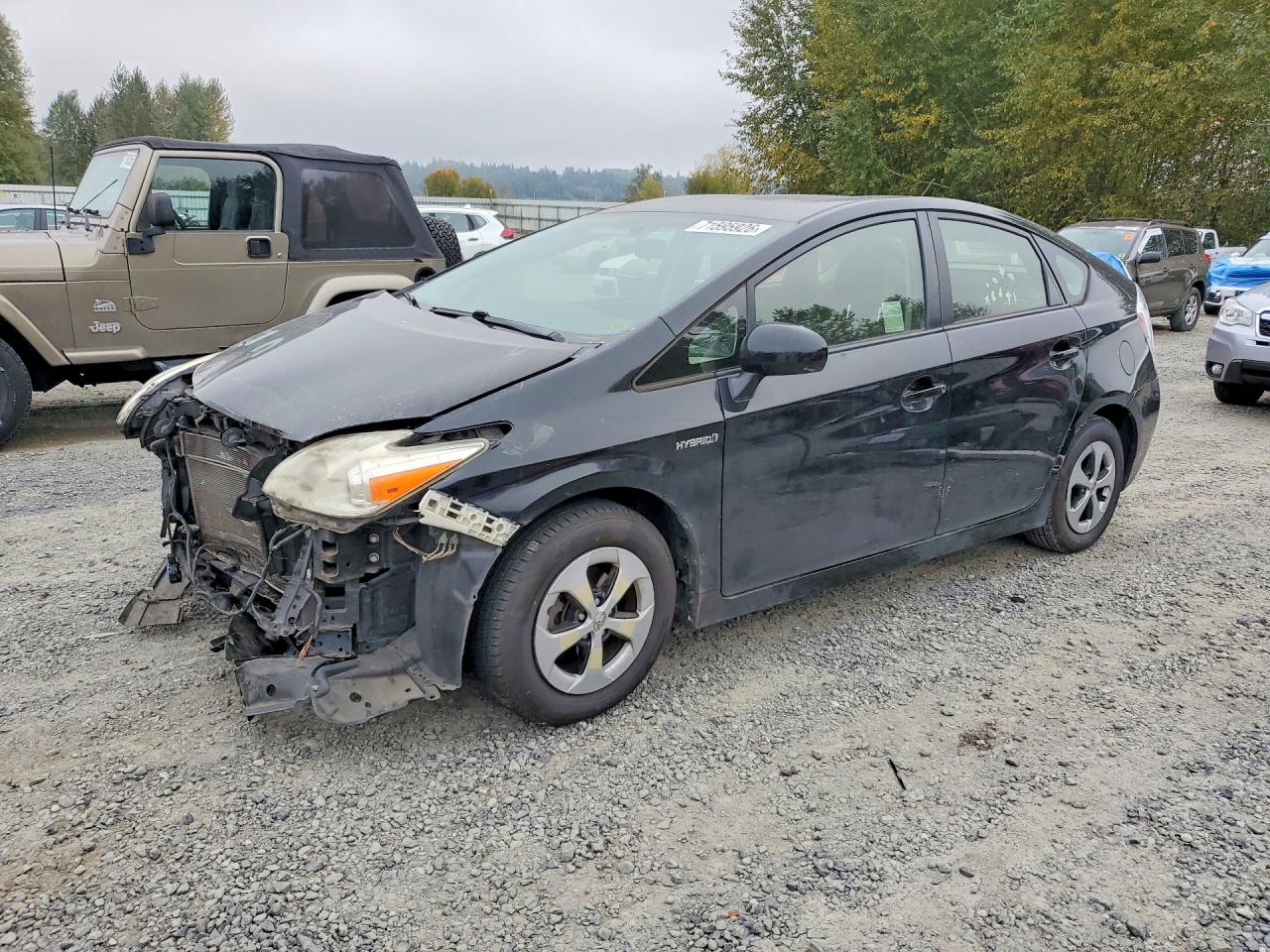 2014 TOYOTA PRIUS — Front 3/4